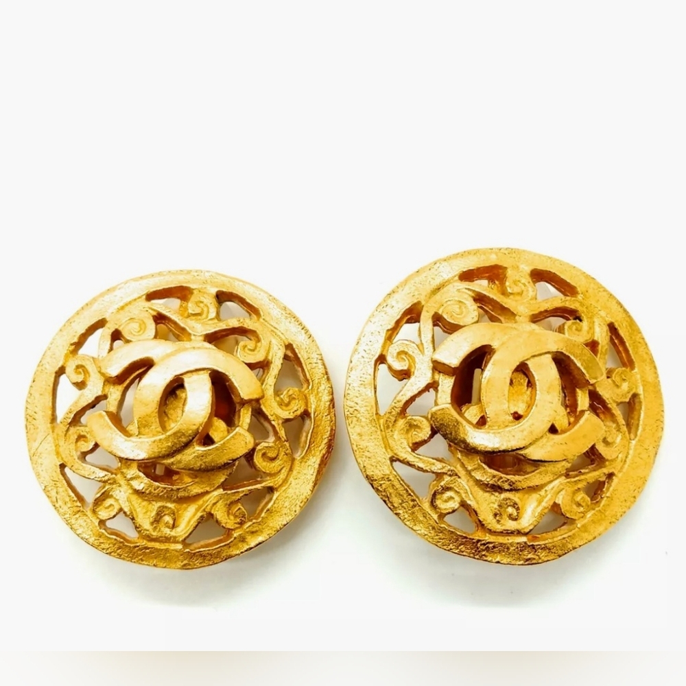 ❌️SOLD❌️🔥24K Chanel Flower Interlocking Coco Gold Plated Vintage 1995 Openwork - Picture 4 of 12